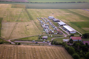 Paramotors at the airfield Ballenstedt in the district Asmusstedt in Ballenstedt in the state Saxony-Anhalt, Germany