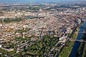 Square city in the horseshoe-shaped ring between the Rhine and the Rhine in the district Innenstadt in Mannheim in the state Baden-Wuerttemberg, Germany