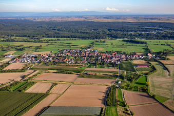 From the north in Schweighofen in the state Rhineland-Palatinate, Germany