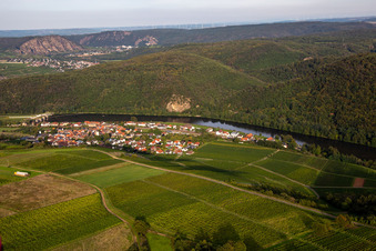 From the west in Niederhausen in the state Rhineland-Palatinate, Germany