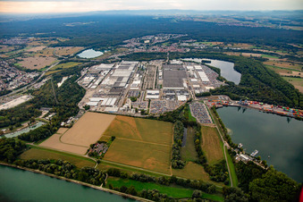 Daimler Truck AG, Mercedes-Benz Wörth plant in the Wörth automobile plant in the district Maximiliansau in Wörth am Rhein in the state Rhineland-Palatinate, Germany