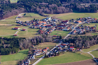 From the west in the district Höhenrain in Berg in the state Bavaria, Germany