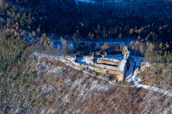 Neuscharfeneck castle ruins from the south in winter with snow in Flemlingen in the state Rhineland-Palatinate, Germany from above