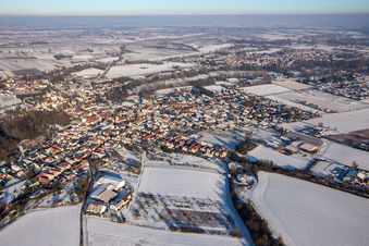 From the southwest in snow in the district Ingenheim in Billigheim-Ingenheim in the state Rhineland-Palatinate, Germany