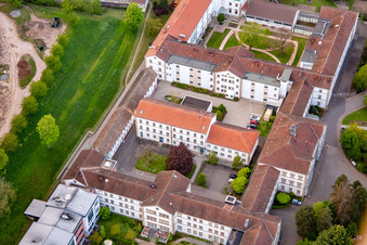 Aerial photograpy of Palatinate Hospital for Psychiatry and Neurology "Landeck" with Department of General Psychiatry and Addiction Disorders – Clinic for Psychiatry, Psychosomatics and Psychotherapy, Clinic for Forensic Psychiatry, Clinic for Gerontopsychiatry, Psychosomatics and Psychotherapy, Clinic for Neurology, Clinic for Psychiatry, Psychosomatics and Psychotherapy, Clinic for Child and Adolescent Psychiatry, Psychosomatics and Psychotherapy as well as Institute Outpatient Clinic, Psychiatric Institute Outpatient Clinics – Clinic for Psychiatry, Psychosomatics and Psychotherapy in Klingenmünster in the state Rhineland-Palatinate, Germany