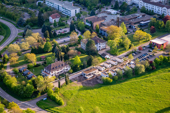 Bird's eye view of Palatinate Hospital for Psychiatry and Neurology "Landeck" with Department of General Psychiatry and Addiction Disorders – Clinic for Psychiatry, Psychosomatics and Psychotherapy, Clinic for Forensic Psychiatry, Clinic for Gerontopsychiatry, Psychosomatics and Psychotherapy, Clinic for Neurology, Clinic for Psychiatry, Psychosomatics and Psychotherapy, Clinic for Child and Adolescent Psychiatry, Psychosomatics and Psychotherapy as well as Institute Outpatient Clinic, Psychiatric Institute Outpatient Clinics – Clinic for Psychiatry, Psychosomatics and Psychotherapy in Klingenmünster in the state Rhineland-Palatinate, Germany