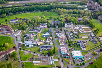 Oblique view of Specialized Hospital Center in the district Blauberg in Saargemünd in the state Moselle, France