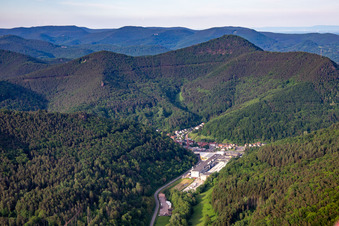 Aerial view of CHRIPA Paletten GmbH in the district Sarnstall in Annweiler am Trifels in the state Rhineland-Palatinate, Germany