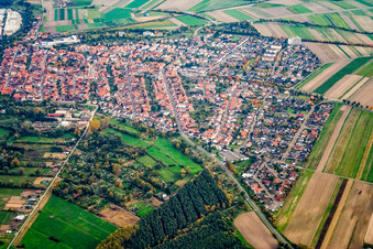 From the northwest in the district Graben in Graben-Neudorf in the state Baden-Wuerttemberg, Germany