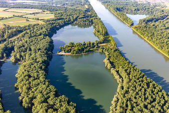 Aerial view of Restaurant on Rott Island on the Rhine in Linkenheim-Hochstetten in the state Baden-Wuerttemberg, Germany