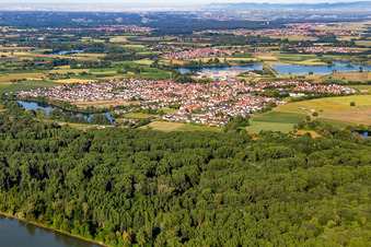 From the northeast in Leimersheim in the state Rhineland-Palatinate, Germany