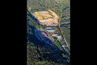 Aerial view of BauLog-HW GmbH (construction waste recycling, construction transport, recycling center, bulk goods sales, container service), industrial packaging in the Southwest Palatinate | Deufol Industrie-Service GmbH in Hinterweidenthal in the state Rhineland-Palatinate, Germany
