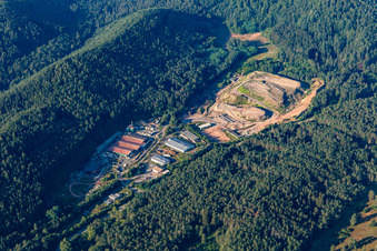 Aerial photograpy of BauLog-HW GmbH (construction waste recycling, construction transport, recycling center, bulk goods sales, container service), industrial packaging in the Southwest Palatinate | Deufol Industrie-Service GmbH in Hinterweidenthal in the state Rhineland-Palatinate, Germany