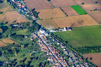 Railway crossing in the west in the district Schaidt in Wörth am Rhein in the state Rhineland-Palatinate, Germany