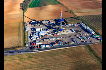 Drilling rig of the V20 deep drilling site of Vulcan Energy at Schleidberg for the extraction of geothermal energy and lithium in Insheim in the state Rhineland-Palatinate, Germany seen from above