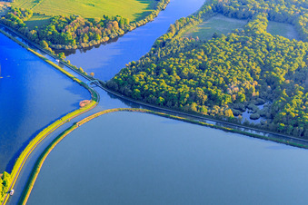 Aerial photograpy of Intersection of the two canals, the Rhine-Marne Canal and the Canal des houllères de la Sarre in the lakes Le Petit Étang and Le Grand Ruisseau in Gondrexange in the state Moselle, France