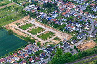 Oblique view of Development of the new development area Im Kirschgarten in Winden in the state Rhineland-Palatinate, Germany