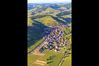 Wine-growing village in the Kaiserstuhl from the southwest in the district Achkarren in Vogtsburg im Kaiserstuhl in the state Baden-Wuerttemberg, Germany