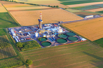 Bird's eye view of Drilling site of the deep drilling rig V20 of Vercana GmbH for Vulcan Energy at Schleidberg for the extraction of geothermal energy and lithium in Insheim in the state Rhineland-Palatinate, Germany