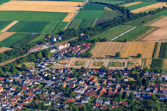 Development of the new development area Im Kirschgarten in Winden in the state Rhineland-Palatinate, Germany from the plane