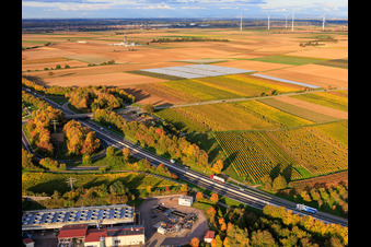 Geothermal power plant Insheim for lithium extraction by Vulcan Energy GmbH in the background Rig V20 of Vercana GmbH and the Offenbach wind farm in Insheim in the state Rhineland-Palatinate, Germany out of the air