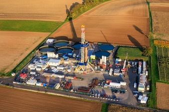Aerial photograpy of Deep geothermal drilling for lithium extraction by Vulcan Energy GmbH using Rig V20 from Vercana GmbH in Insheim in the state Rhineland-Palatinate, Germany