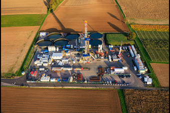 Oblique view of Deep geothermal drilling for lithium extraction by Vulcan Energy GmbH using Rig V20 from Vercana GmbH in Insheim in the state Rhineland-Palatinate, Germany