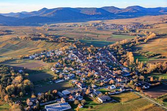Oblique view of From the east in the district Heuchelheim in Heuchelheim-Klingen in the state Rhineland-Palatinate, Germany