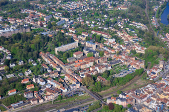 Rue du Parc and Gymnasium Jean de Pange from the southeast in the district Blauberg in Saargemünd in the state Moselle, France