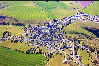 From the west in the district Herschdorf in Verwaltungsgemeinschaft Großbreitenbach in the state Thuringia, Germany