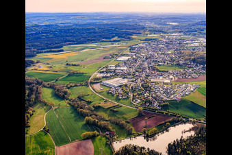 From the east in the district Frohnlach in Ebersdorf bei Coburg in the state Bavaria, Germany