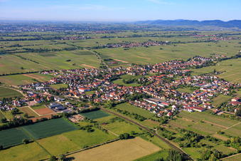 From the north in Edesheim in the state Rhineland-Palatinate, Germany