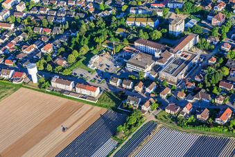 Construction site for the new building of the emergency department, intensive care unit, and diagnostic departments of Asklepios Südpfalzkliniken GmbH. Project management: BPM Bau- und Projektmanagement Hart GmbH. Architecture, planning, and site supervision: alsh sander hofrichter architekten GmbH, a company for architecture and general planning. Noll GmbH Planning Office, MEP Planning / Heating, Ventilation, Plumbing, Medical Gases, Building Automation, MEP Planning / High and Low Voltage Systems / Conveyor Technology: DE-Plan GmbH & Co. KG, Structural Engineering: ZPP Ingenieure AG, Landscape Architecture: hofmann_röttgen Landschaftsarchitekten BDLA, Fire Protection: Rieser-Wessel Brandschutzsachverständige & Ingenieure PartG mbB, and Building Physics / Sound Insulation Acoustics: Seidel Engineering Office in Kandel in the state Rhineland-Palatinate, Germany