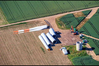 Demolition and dismantling of the four old turbines (GE 1.5) from 2004 following the repowering of the Minfeld wind farm in the district Minderslachen in Kandel in the state Rhineland-Palatinate, Germany