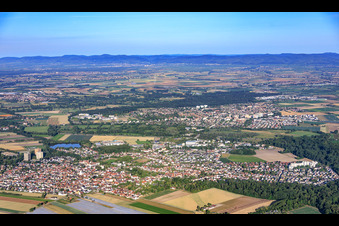 From the east in Neuhofen in the state Rhineland-Palatinate, Germany