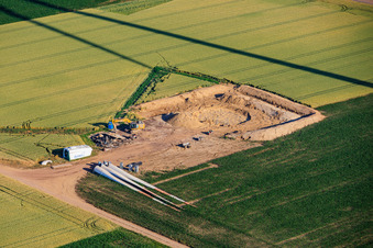 Demolition and dismantling of the four old installations (GE 1.5) from 2004 after repowering of the wind farm Minfeld in Minfeld in the state Rhineland-Palatinate, Germany