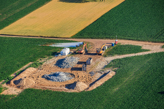 Demolition and dismantling of the four old installations (GE 1.5) from 2004 after repowering of the wind farm Minfeld in Minfeld in the state Rhineland-Palatinate, Germany