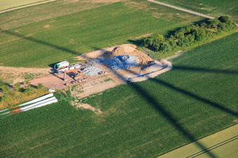 Demolition and dismantling of the four old installations (GE 1.5) from 2004 after repowering of the wind farm Minfeld in Minfeld in the state Rhineland-Palatinate, Germany