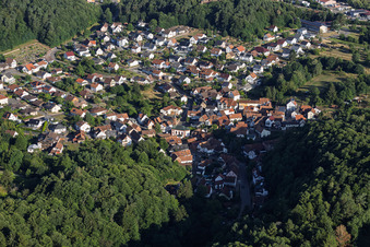 From the southeast in the district Stein in Gossersweiler-Stein in the state Rhineland-Palatinate, Germany