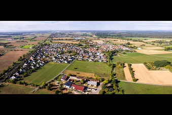From the east in the district Sickenhofen in Babenhausen in the state Hesse, Germany