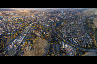 City panorama from the south, spanning from BASF and Gartenstadt to the Rhine in the district Mitte in Ludwigshafen in the state Rhineland-Palatinate, Germany