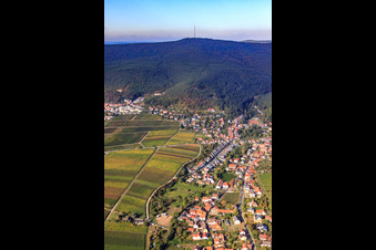 Hainstr in the district Gimmeldingen in Neustadt an der Weinstraße in the state Rhineland-Palatinate, Germany