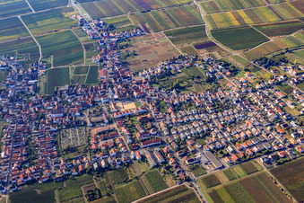 From the south in the district Diedesfeld in Neustadt an der Weinstraße in the state Rhineland-Palatinate, Germany