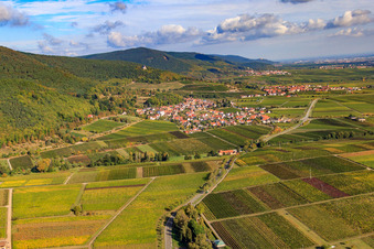Wine-growing village on the edge of the Haardt from the south in Gleisweiler in the state Rhineland-Palatinate, Germany