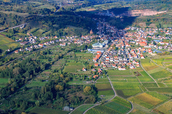 Oblique view of View of the town from the east in Albersweiler in the state Rhineland-Palatinate, Germany