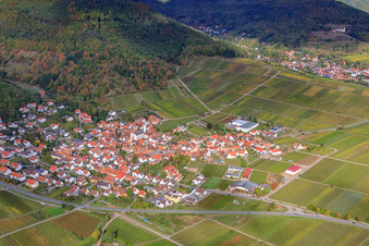 Wine-growing village on the edge of the Haardt from the southeast in Eschbach in the state Rhineland-Palatinate, Germany