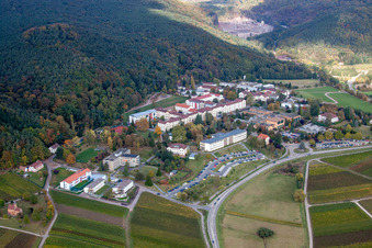 Aerial photograpy of Hospital grounds of the Clinic Klinik fuer Kinder-/Jugendpsychiatrie and -psychotherapie in the district Pfalzklinik Landeck in Klingenmuenster in the state Rhineland-Palatinate, Germany