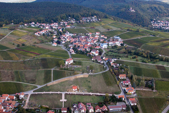 View of a winegrowing village from the south, showing St. Dionysius Chapel and cemetery. in the district Gleiszellen in Gleiszellen-Gleishorbach in the state Rhineland-Palatinate, Germany