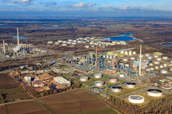 Upper Rhine mineral oil refinery in the district Knielingen in Karlsruhe in the state Baden-Wuerttemberg, Germany out of the air