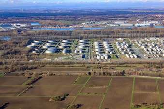 Upper Rhine mineral oil refinery in the district Knielingen in Karlsruhe in the state Baden-Wuerttemberg, Germany seen from above